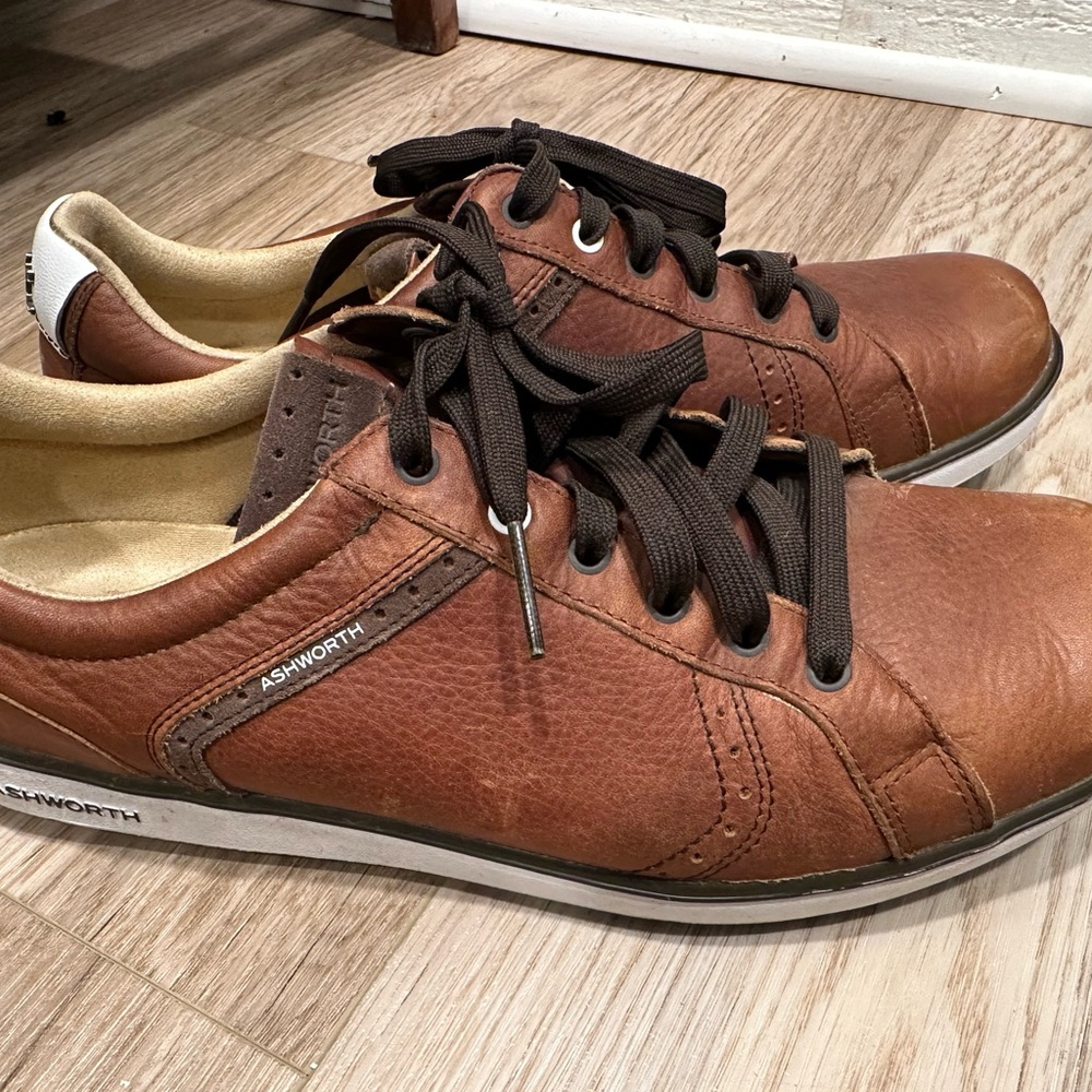 Men’s 10.5 Ashworth golf shoes, gently used